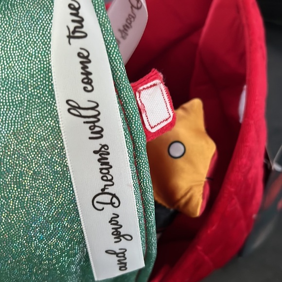 Snow ❄️ Whites plush 85th anniversary apple 🍎 opens to show a 2 sided plush - Picture 8 of 10